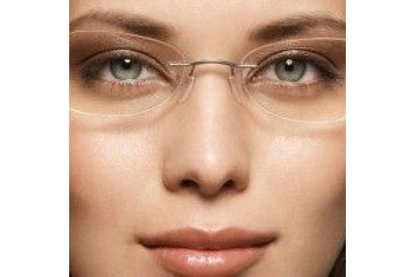 CLINICA DE OFTALMOLOGIE CONSTANTA-TOPLASER MED - Face-Coseup-Of-Girl-Wearing-Glasses-200x200.jpg