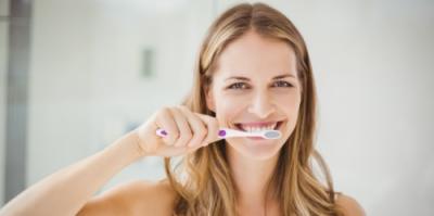 Un periaj dentar profesional te ajuta sa indepartezi eficient placa bacteriana