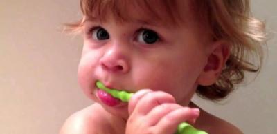 Cum obișnuim copiii să se spele pe dinți