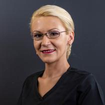 Medic dentist, specialist în parodontologie, doctor în științe medicale Cristina Berechet