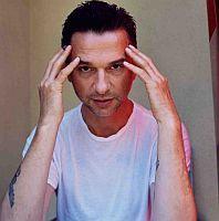 Solistul trupei Depeche Mode si-a revenit complet dupa interventia chirurgicala 