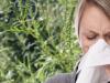 Alergia la ambrozie, confundata cu viroza. Ce trebuie neaparat sa stii