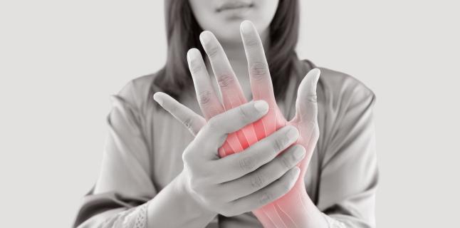 Artrita psoriazica mutilanta, boala care duce la deteriorarea permanenta a degetelor, mainilor si picioarelor