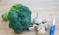 Usturoiul si broccoli pot deveni tratamente pentru cancer