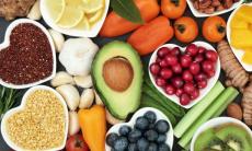 Riscurile si beneficiile dietei raw vegane