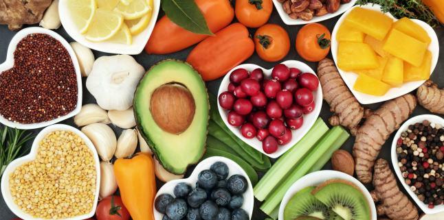 Riscurile si beneficiile dietei raw vegane