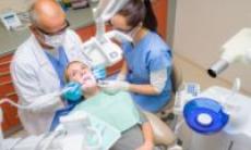 Cat timp poate dura un tratament cu implanturi dentare
