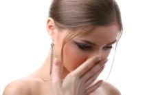 Respiratia urat mirositoare poate ascunde boli grave. Afla totul despre halena