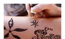Tatuajele temporare presupun riscuri pentru sanatate