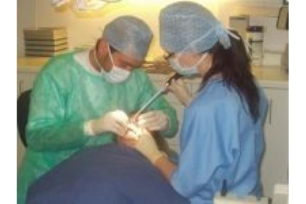 Clinica Implant & Esthetic Center - implantologie.jpg