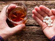 Alcoolul si medicamentele - cat rau iti poate face aceasta combinatie?
