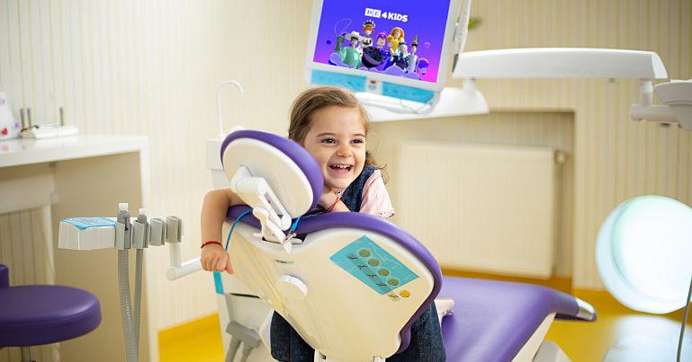 Studiu DENT ESTET privind sanatatea dentara la copii: „Aproape jumatate dintre parinti isi duc copilul la dentist pentru o igienizare mai rar de o data la 2 ani”