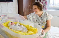 Pacienta cu tripla chimioterapie si insulino-dependenta naste la 29 de saptamani o fetita externata complet sanatoasa, prin efortul medicilor din cadrul spitalului SANADOR 
