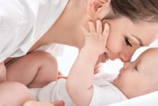 Esentialul despre constipatia bebelusului alaptat la san