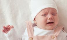 Dr. Veronica Crisan, medic pediatru: Care este motivul pentru care bebelusii au colici?