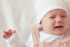 Dr. Veronica Crisan, medic pediatru: Care este motivul pentru care bebelusii au colici?