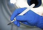 Un ginecolog de 72 ani din Arad este cercetat pentru malpraxis dupa ce a perforat uterul unei femei