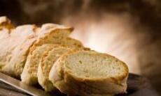 La ce boala va predispune consumul a doar trei felii de paine alba pe zi