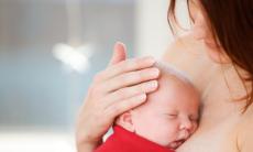 Uscarea pielii fetei in cazul nou-nascutilor si al sugarilor: prevenire si tratament