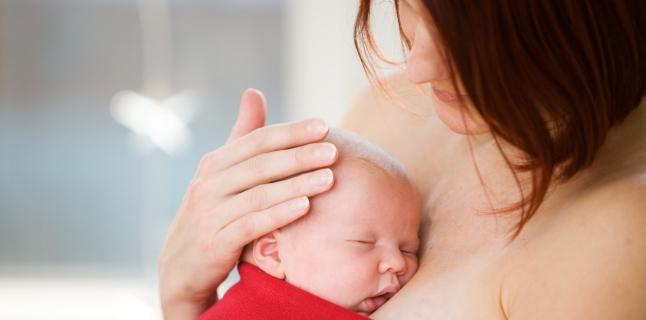Uscarea pielii fetei in cazul nou-nascutilor si al sugarilor: prevenire si tratament