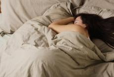 Cum va influenteaza sanatatea pozitia in care dormiti?