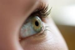 îmbunătățiți vederea unei persoane în vârstă test ochi iris