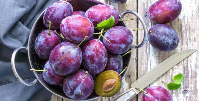 Prunele, sursa de vitamine si minerale