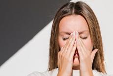 Sinuzita acuta se manifesta prin diverse simptome. Afla care sunt acestea