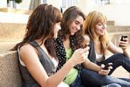 Sms-urile si site-urile de socializare predispun adolescentii la probleme de sanatate 