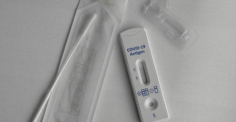 Studiu MedLife: Doar 1 din 2 cazuri pozitive confirmate cu RT-PCR este identificat si prin test rapid