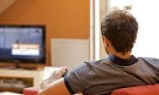 Trei ore pe zi in fata televizorului dubleaza riscul de moarte prematura